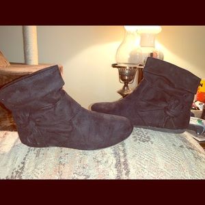 Fashion Bug Little Black Flat Boots